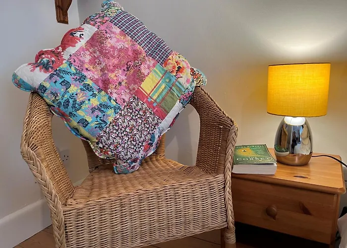 Cheerful 3 Bedroom In Central Location 安布尔塞德