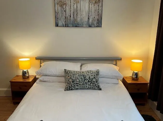 Cheerful 3 Bedroom In Central Location 度假居 安布尔塞德