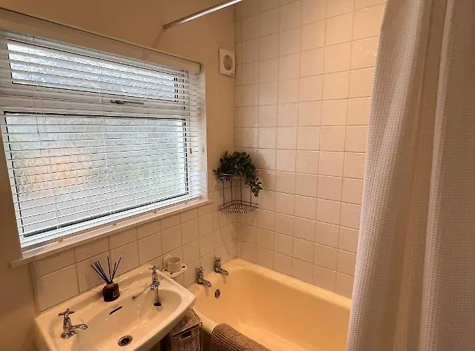 Cheerful 3 Bedroom In Central Location 度假居