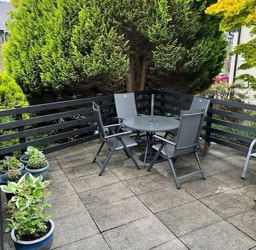 度假居 Cheerful 3 Bedroom In Central Location