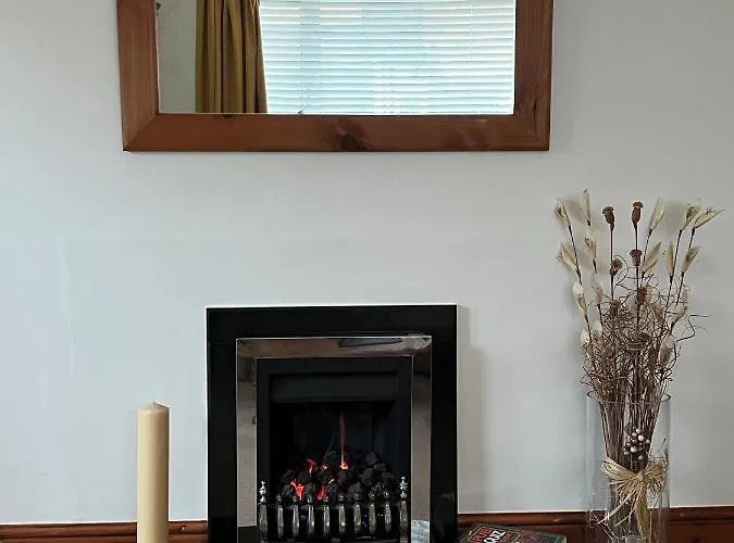 Cheerful 3 Bedroom In Central Location 度假居 安布尔塞德