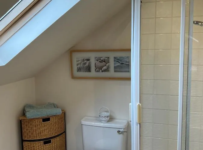 Cheerful 3 Bedroom In Central Location 度假居 安布尔塞德