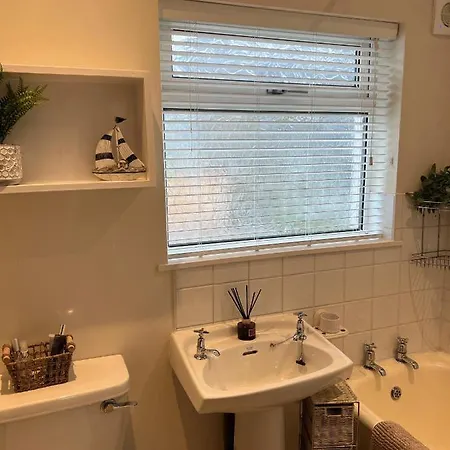 Cheerful 3 Bedroom In Central Location آمبيلسايد